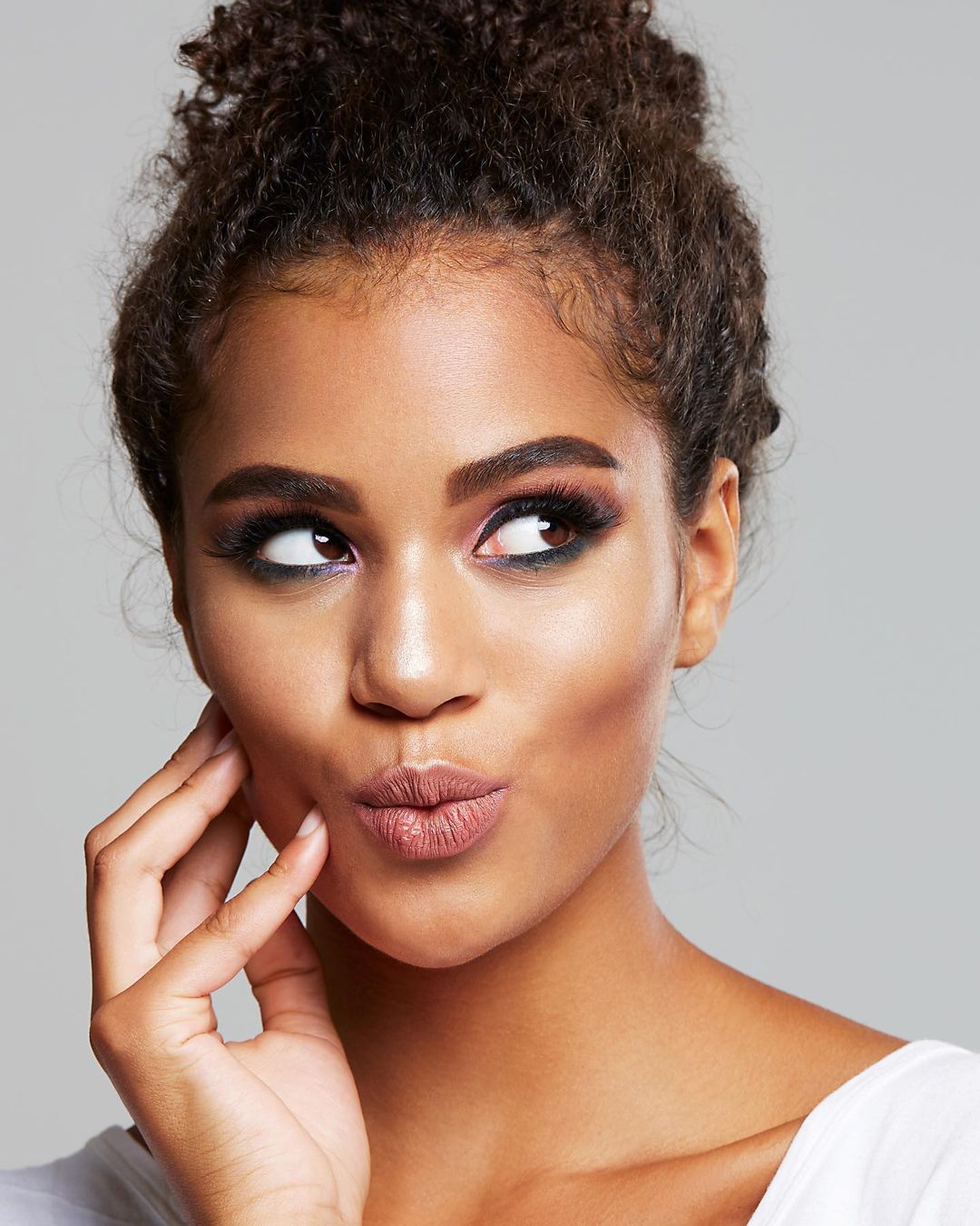 Lápis de olho: o produto certo para definir e destacar o olhar